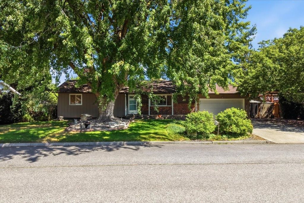 5721 S Moran Dr, Spokane, WA 99223