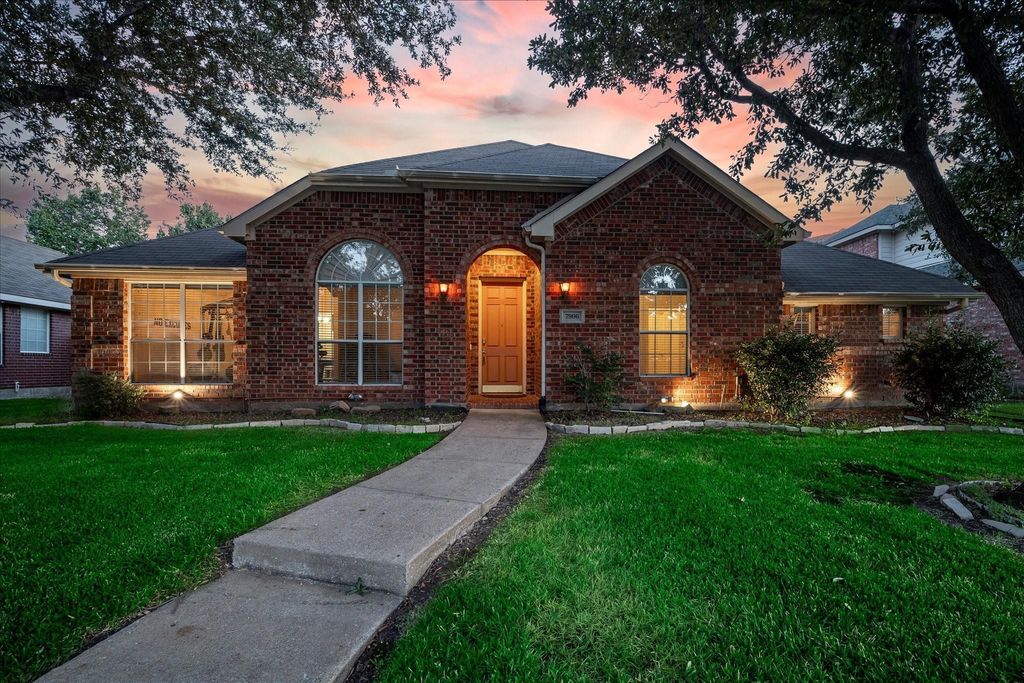 7906 Munich Drive, Rowlett, TX 75089