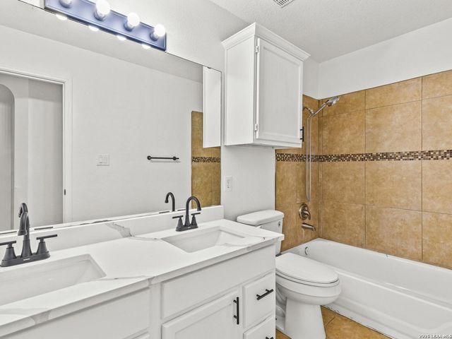 2606 ASHTON VILLAGE DR, San Antonio, TX 78248