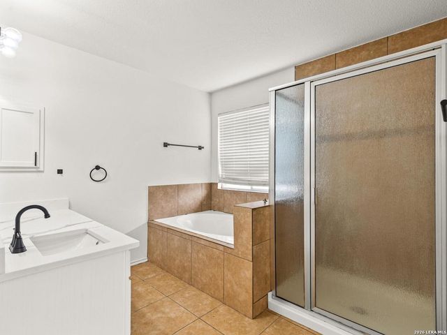 2606 ASHTON VILLAGE DR, San Antonio, TX 78248