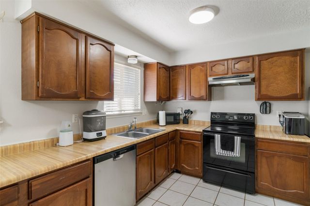 5850 Fallengate Drive, Spring, TX 77373