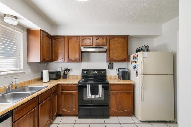 5850 Fallengate Drive, Spring, TX 77373