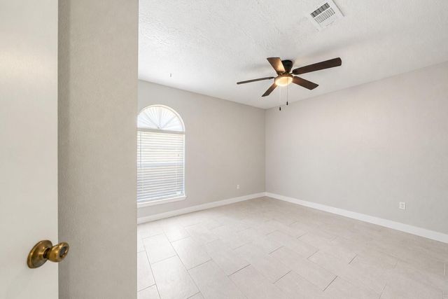 5850 Fallengate Drive, Spring, TX 77373