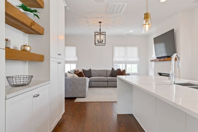 519 Chesterfield Ave Apt 2, Nashville, TN 37212