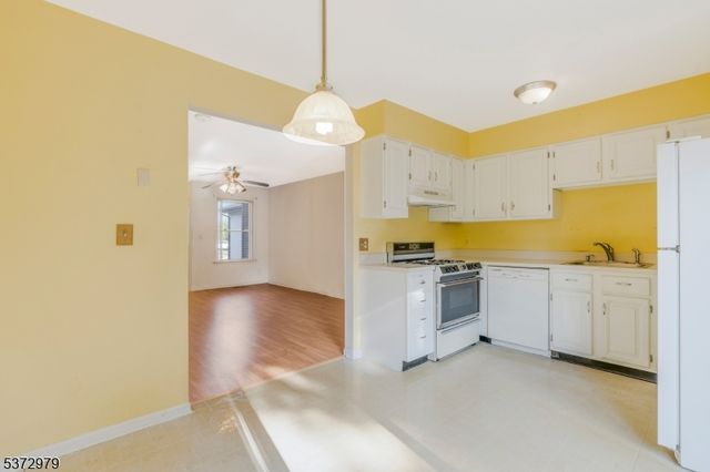 214 Spruce Ct, Raritan Twp., NJ 08822