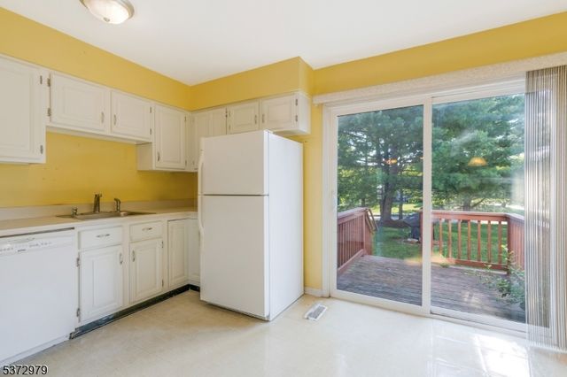 214 Spruce Ct, Raritan Twp., NJ 08822
