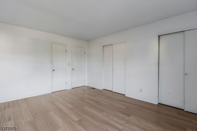 214 Spruce Ct, Raritan Twp., NJ 08822
