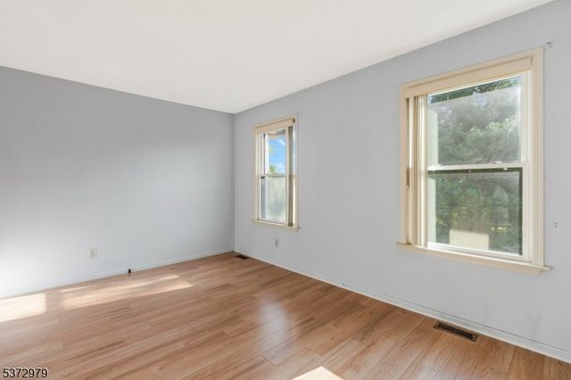 214 Spruce Ct, Raritan Twp., NJ 08822