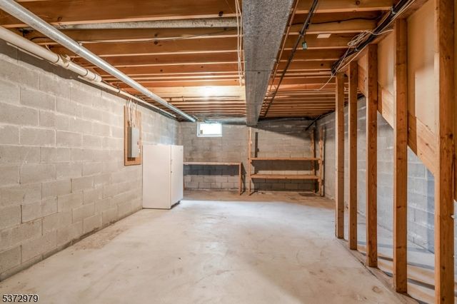 214 Spruce Ct, Raritan Twp., NJ 08822