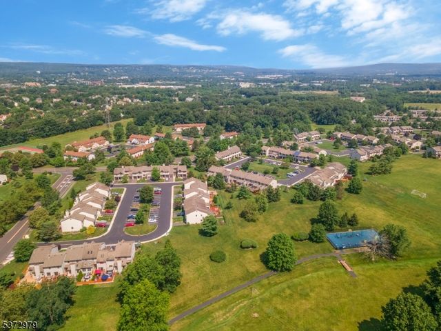 214 Spruce Ct, Raritan Twp., NJ 08822