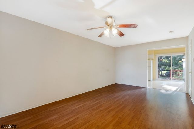 214 Spruce Ct, Raritan Twp., NJ 08822