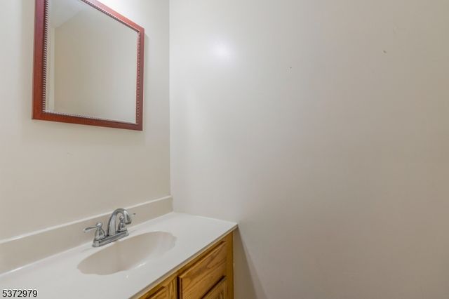 214 Spruce Ct, Raritan Twp., NJ 08822