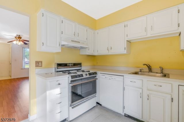 214 Spruce Ct, Raritan Twp., NJ 08822
