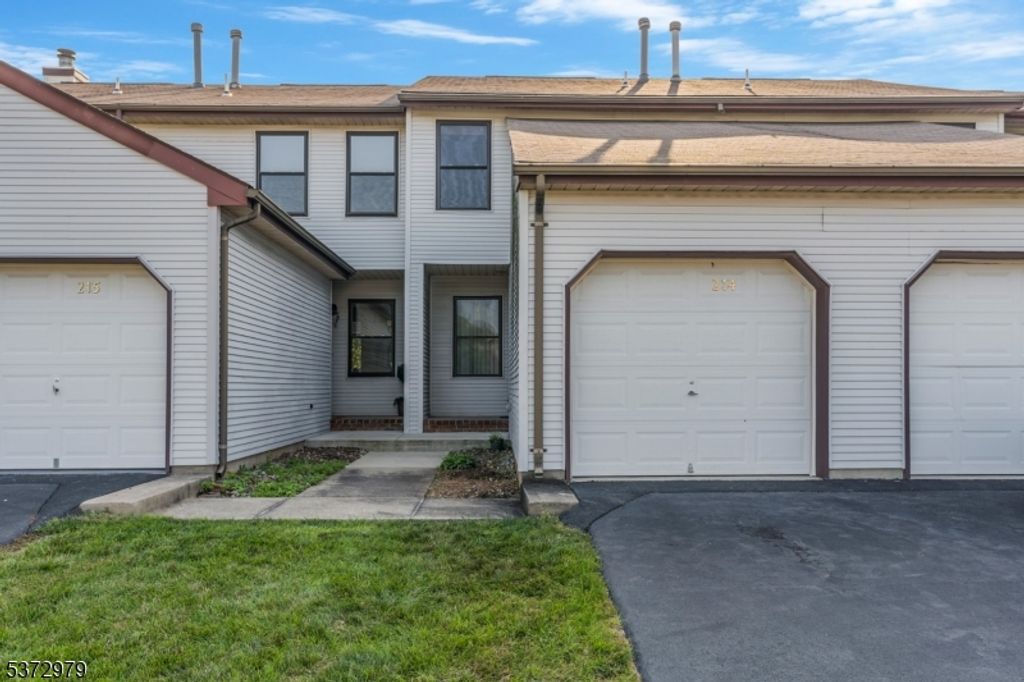 214 Spruce Ct, Raritan Twp., NJ 08822