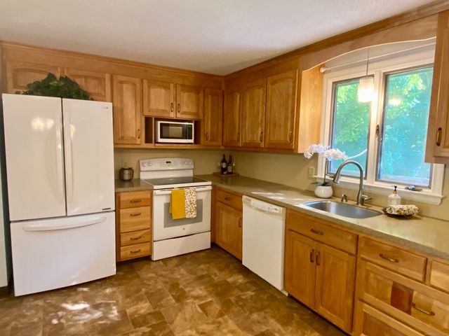 33 Rambling Road, Vernon, CT 06066