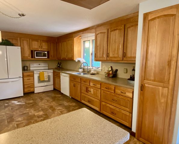 33 Rambling Road, Vernon, CT 06066