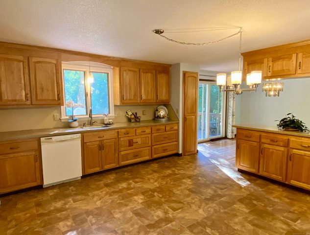 33 Rambling Road, Vernon, CT 06066