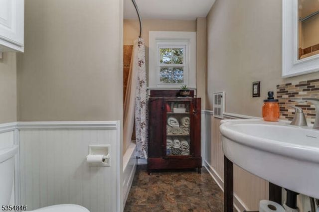 27 Stillwater Rd, Hardwick Twp., NJ 07825