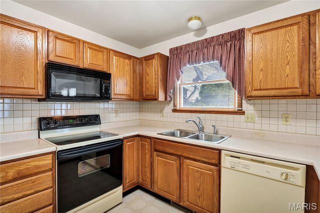 4207 Sherman Park Drive 14G, St Charles, MO 63303