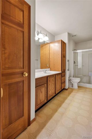 4207 Sherman Park Drive 14G, St Charles, MO 63303
