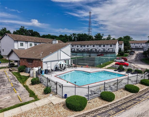 4207 Sherman Park Drive 14G, St Charles, MO 63303