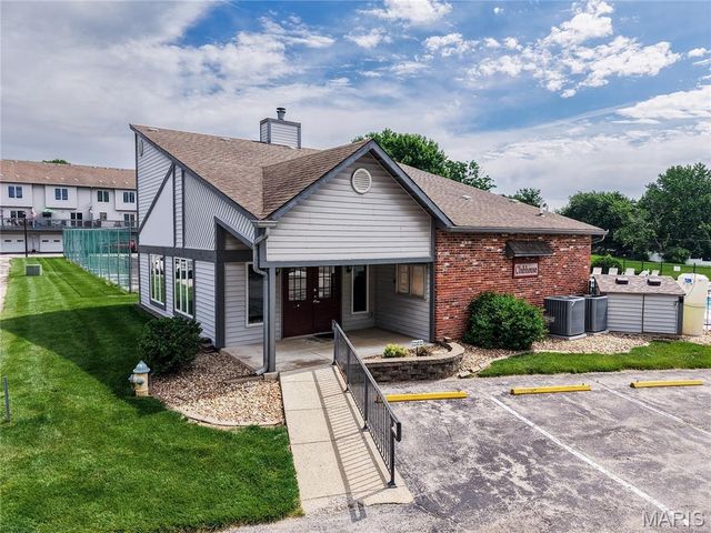 4207 Sherman Park Drive 14G, St Charles, MO 63303