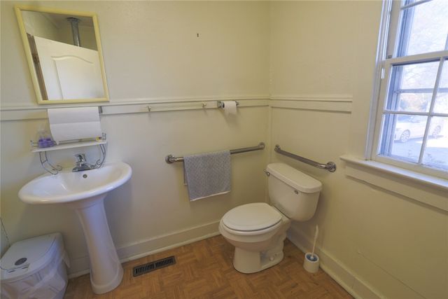 200 W North 1st Street, Seneca, SC 29678