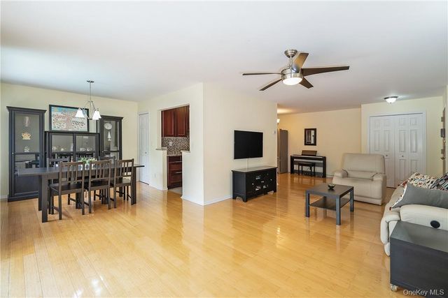 500 Central Park Avenue 146, Scarsdale, NY 10583