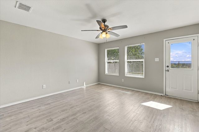 320 Deer Run Drive, Sanger, TX 76266