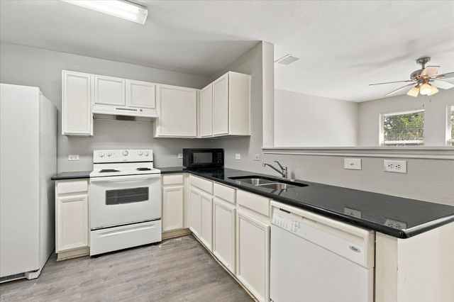 320 Deer Run Drive, Sanger, TX 76266