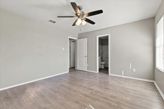 320 Deer Run Drive, Sanger, TX 76266