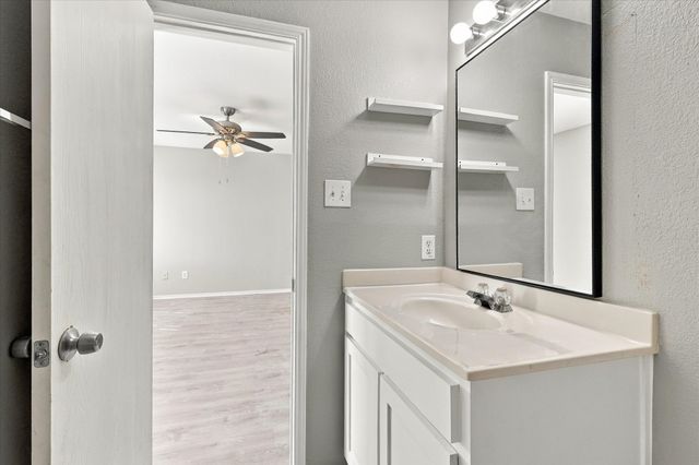 320 Deer Run Drive, Sanger, TX 76266