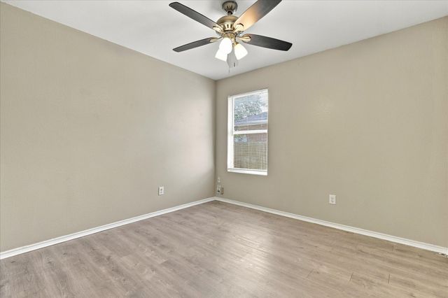 320 Deer Run Drive, Sanger, TX 76266