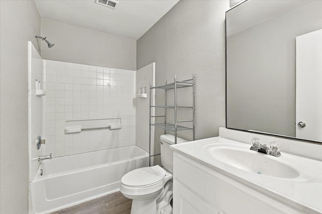 320 Deer Run Drive, Sanger, TX 76266
