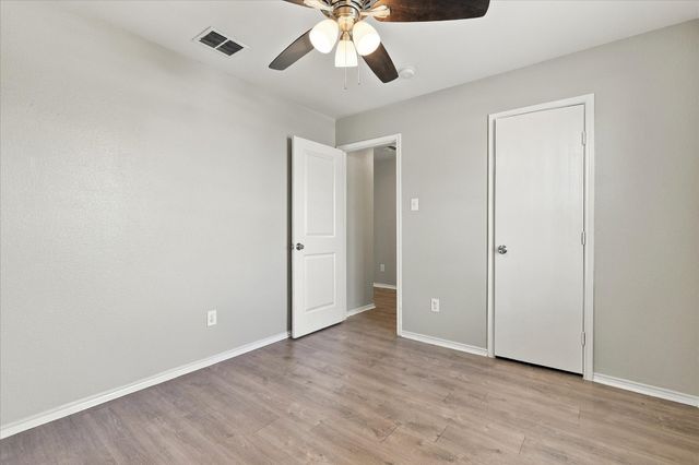 320 Deer Run Drive, Sanger, TX 76266