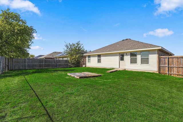 320 Deer Run Drive, Sanger, TX 76266