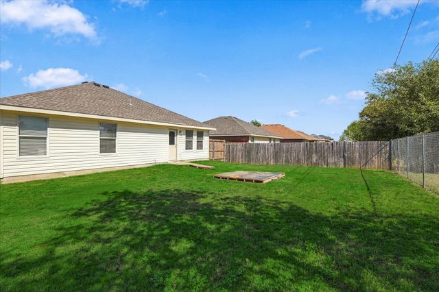 320 Deer Run Drive, Sanger, TX 76266