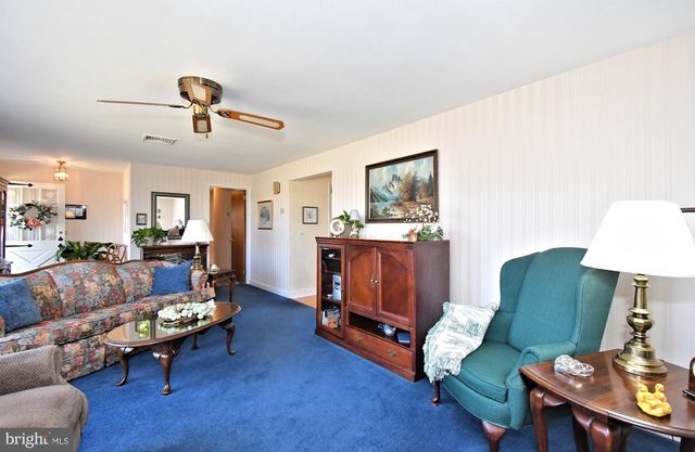 227 W RELIANCE RD, Souderton, PA 18964