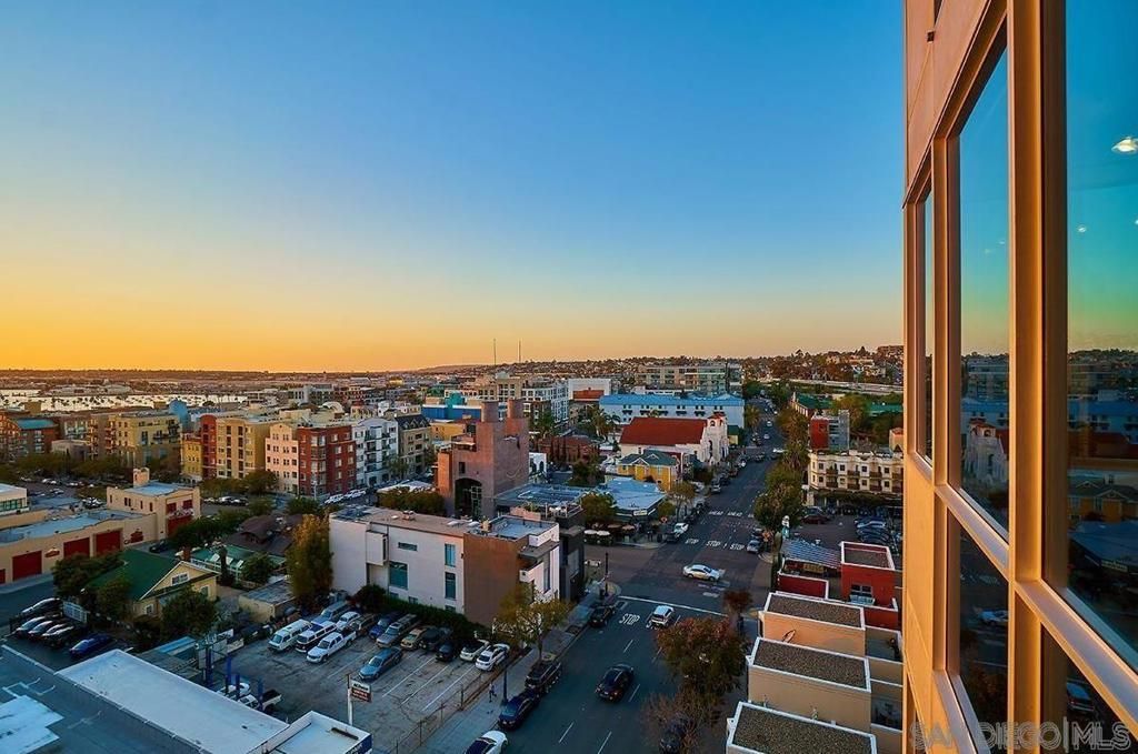 Image 12 of property listing at 300 W Beech St 1003, San Diego, CA 92101