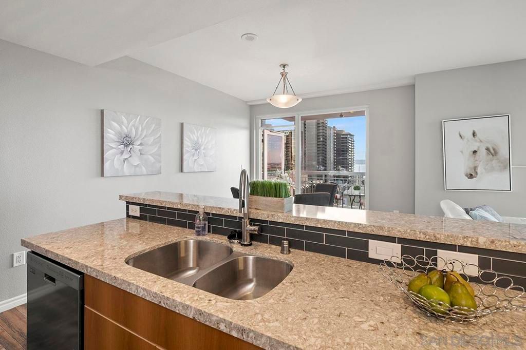 Image 17 of property listing at 300 W Beech St 1003, San Diego, CA 92101