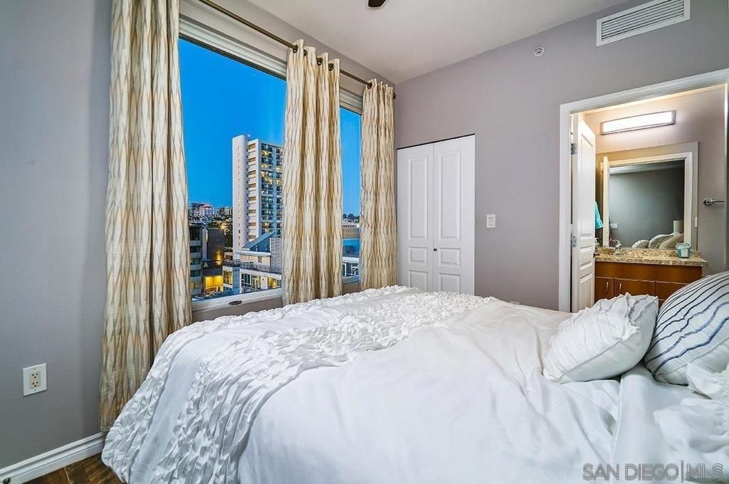 Image 33 of property listing at 300 W Beech St 1003, San Diego, CA 92101