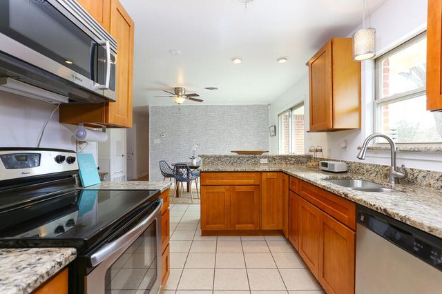 2806 Belvoir Dr, San Antonio, TX 78230