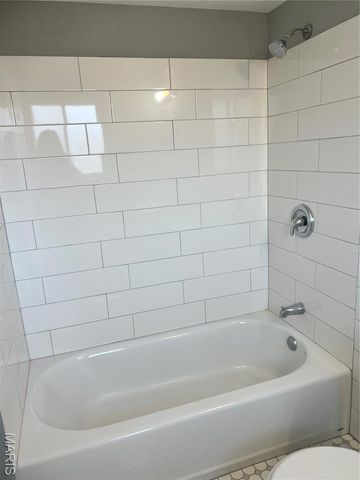 7412-7418 Olian Drive, Hazelwood, MO 63042