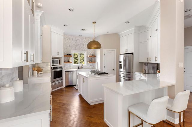 100 Dovetail LN, Georgetown, TX 78628