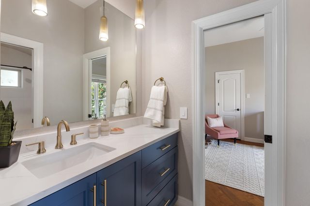100 Dovetail LN, Georgetown, TX 78628
