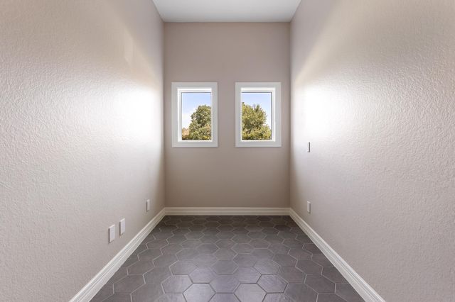 100 Dovetail LN, Georgetown, TX 78628