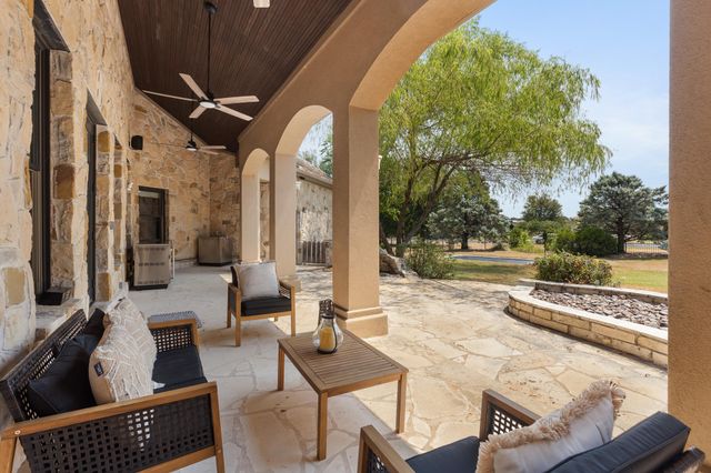 100 Dovetail LN, Georgetown, TX 78628