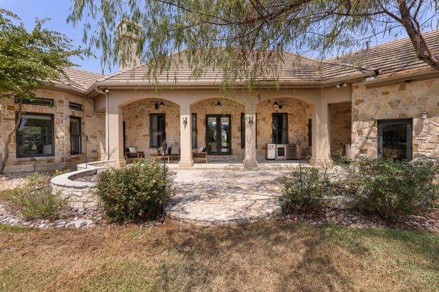 100 Dovetail LN, Georgetown, TX 78628