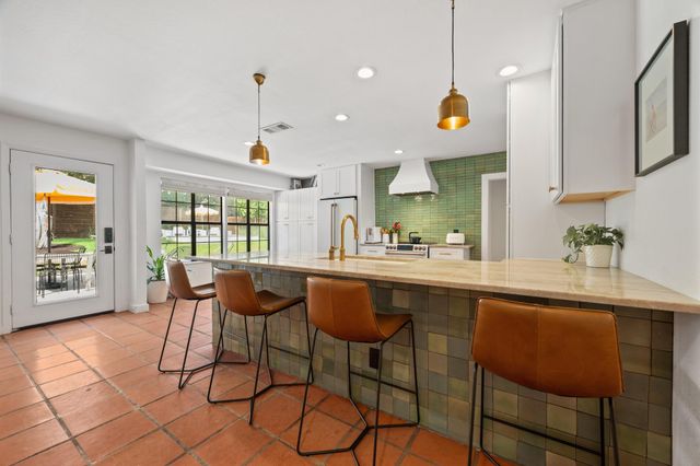 6206 Highland Hills DR, Austin, TX 78731