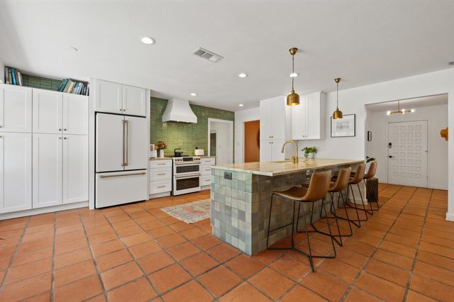 6206 Highland Hills DR, Austin, TX 78731